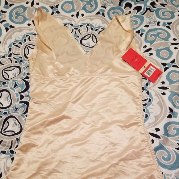 Strim line shapewear new with tags M - Picture 2 of 4